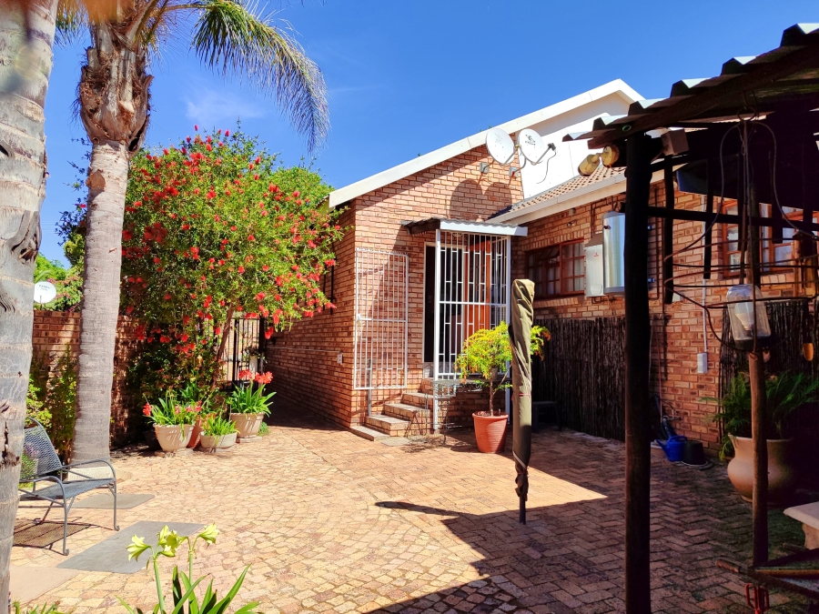 3 Bedroom Property for Sale in Wilkoppies North West
